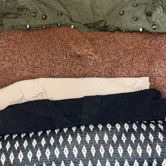 WOMEN'S  SMALL NEUTRAL CASUAL NOT SO MYSTERY BOX - Picture 1 of 3